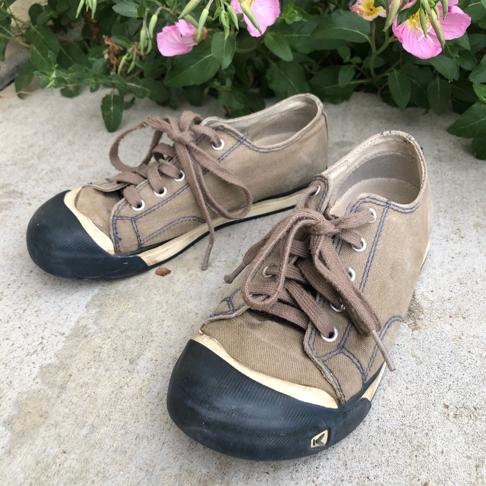 Keen Green Canvas Hard Rubber Toe Fits 5.5 Women’s
